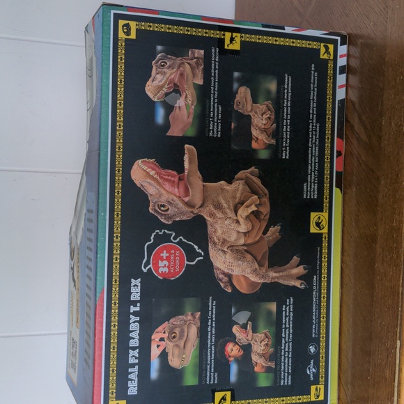 Jurassic Park x Real FX baby T-Rex animatronic dinosaur - Picture 4 of 7